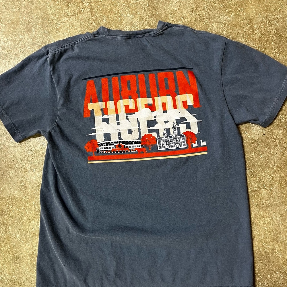 Auburn University Group of 4 Women’s Tshirts - Picture 5 of 10